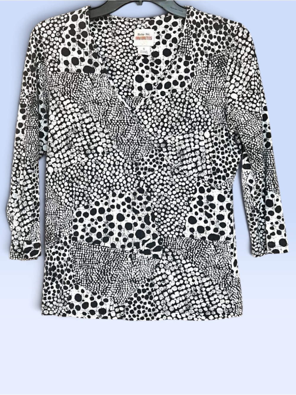 Ruby Rd. Favorites Black White Abstract Dot Animal Print V-Neck Stretch Top Sz S